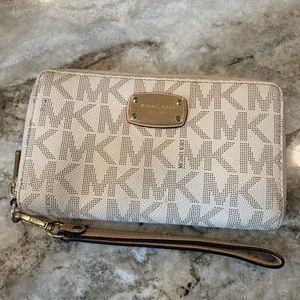 Michael Kors Jet Set Signature Wallet Wristlet